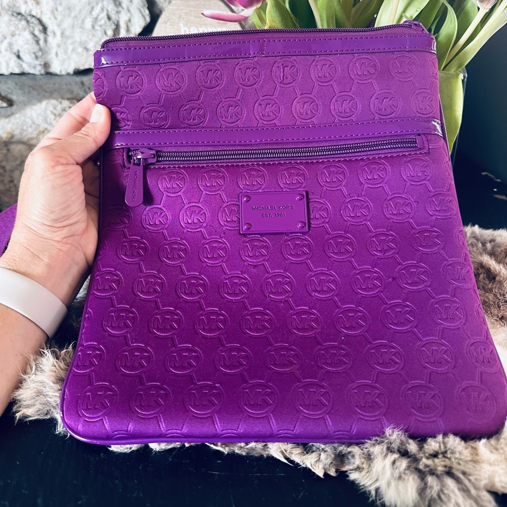 Michael Kors purple Neoprene crossbody purse 🔮
